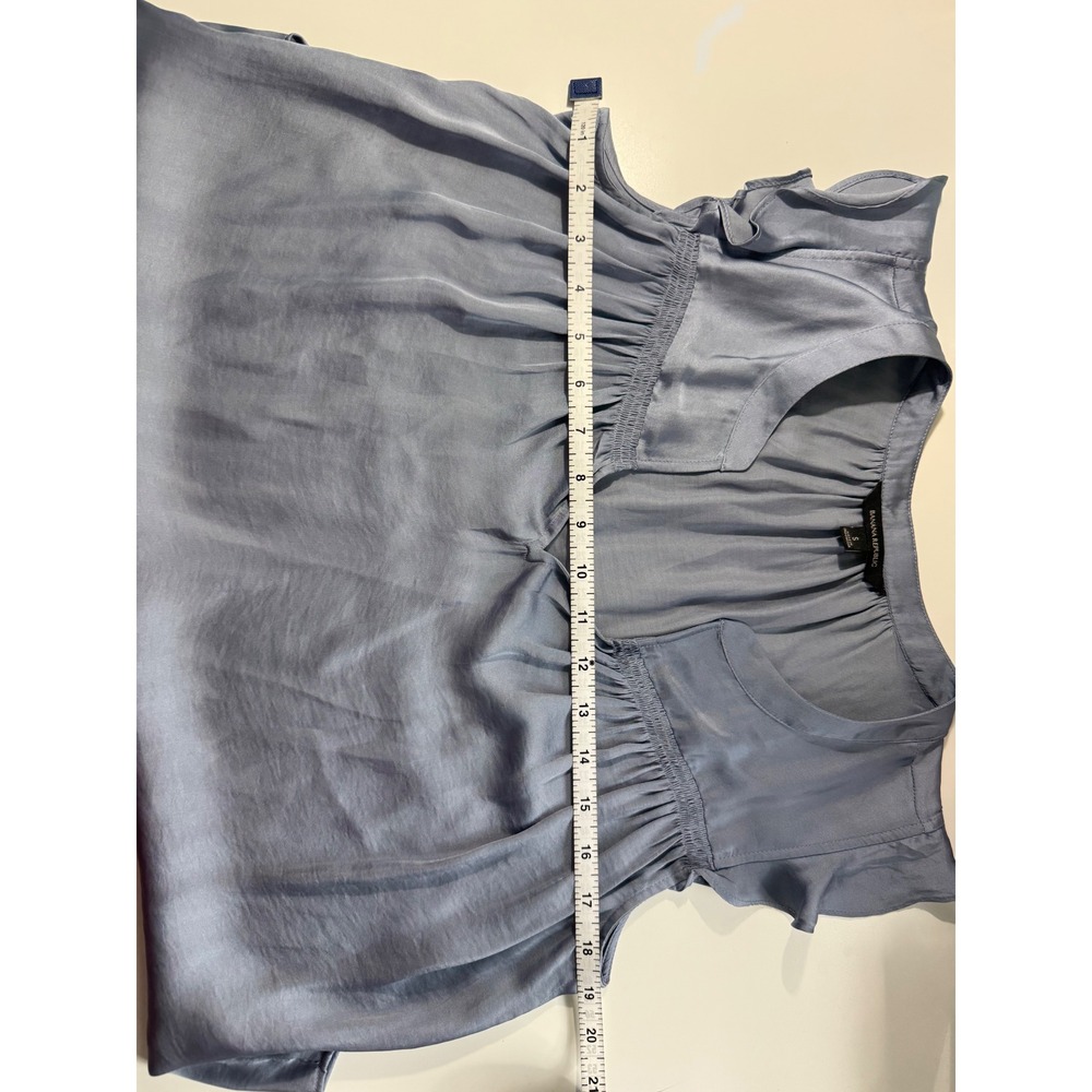 Banana Republic Ruffle Split Neck Satin Blouse Fade Into Blue Sleeveless Top S - Picture 6 of 9